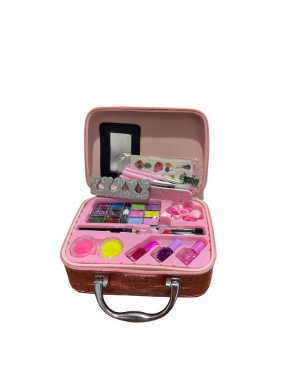 صورة مجموعة مكياج  شخصية كرومي